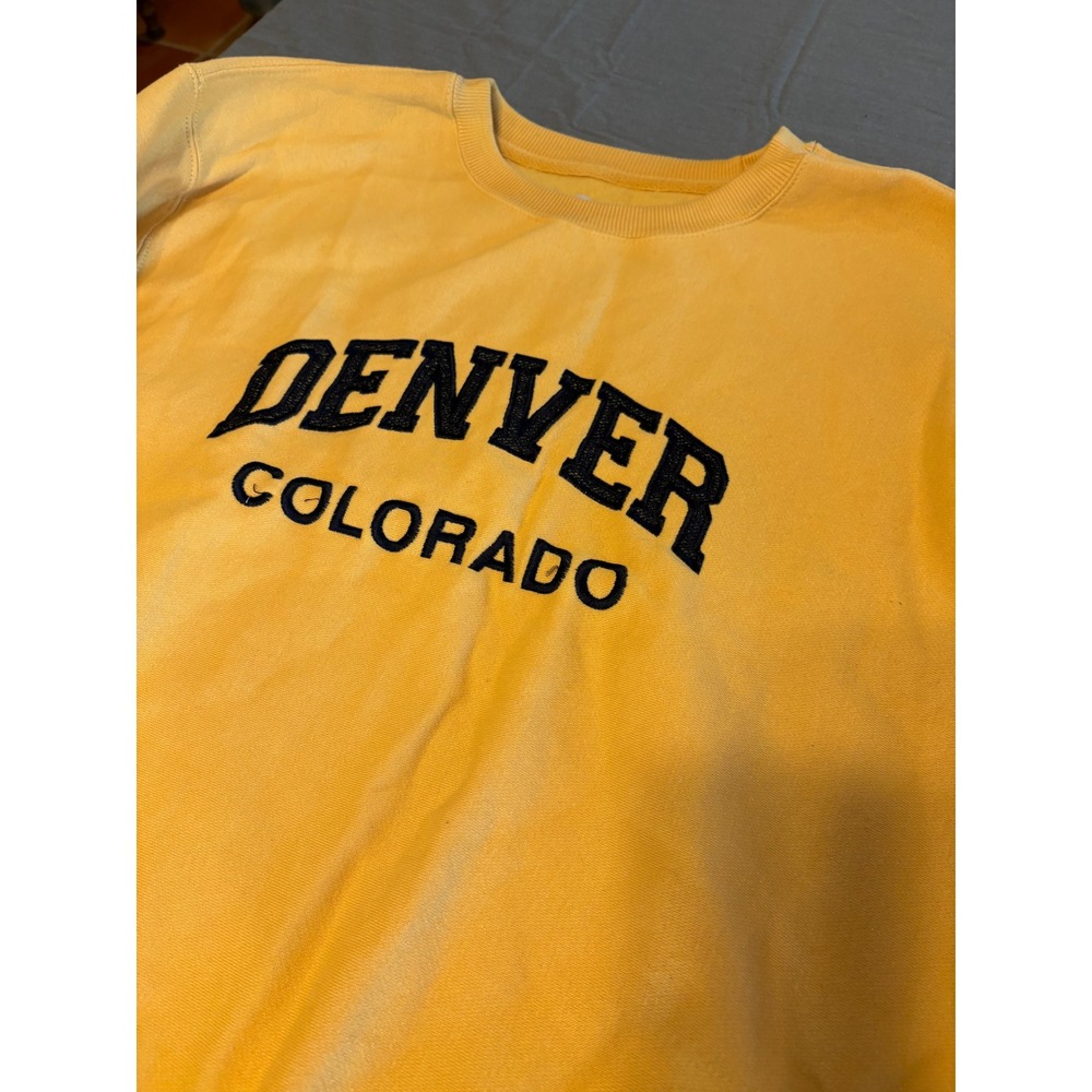 Vineyard Crew Denver Colorado Sweatshirt Mens XL Yellow Pullover Fleece 2120-M - Picture 2 of 10